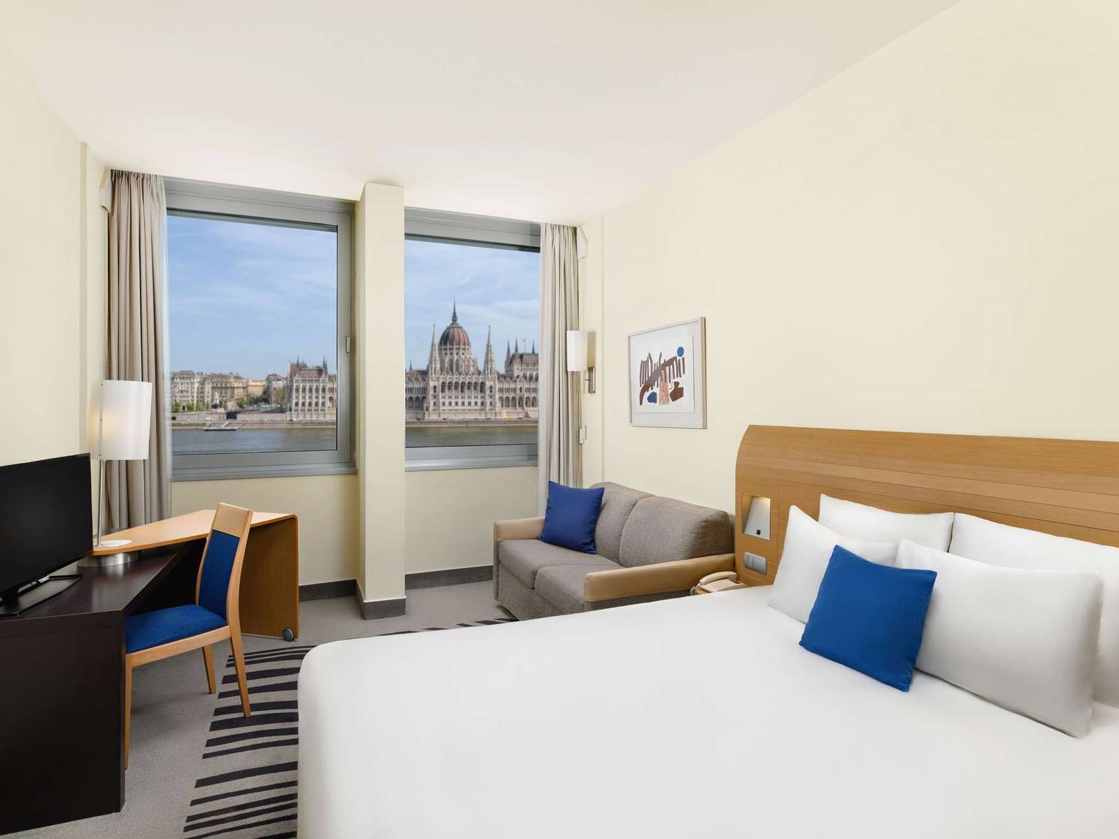 布達佩斯 Novotel Budapest Danube 窗外可見國會大廈的 Superior 客房