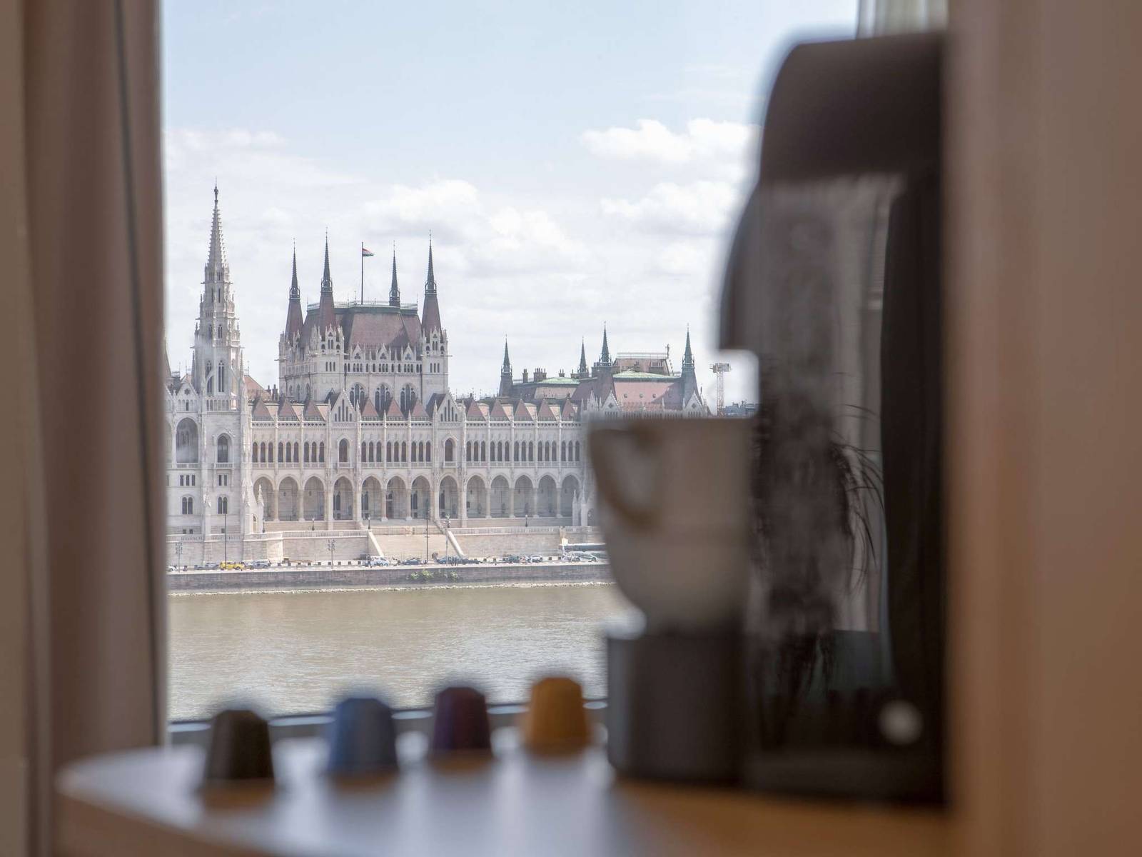 布達佩斯 Novotel Budapest Danube 客房窗外的多瑙河與國會大廈