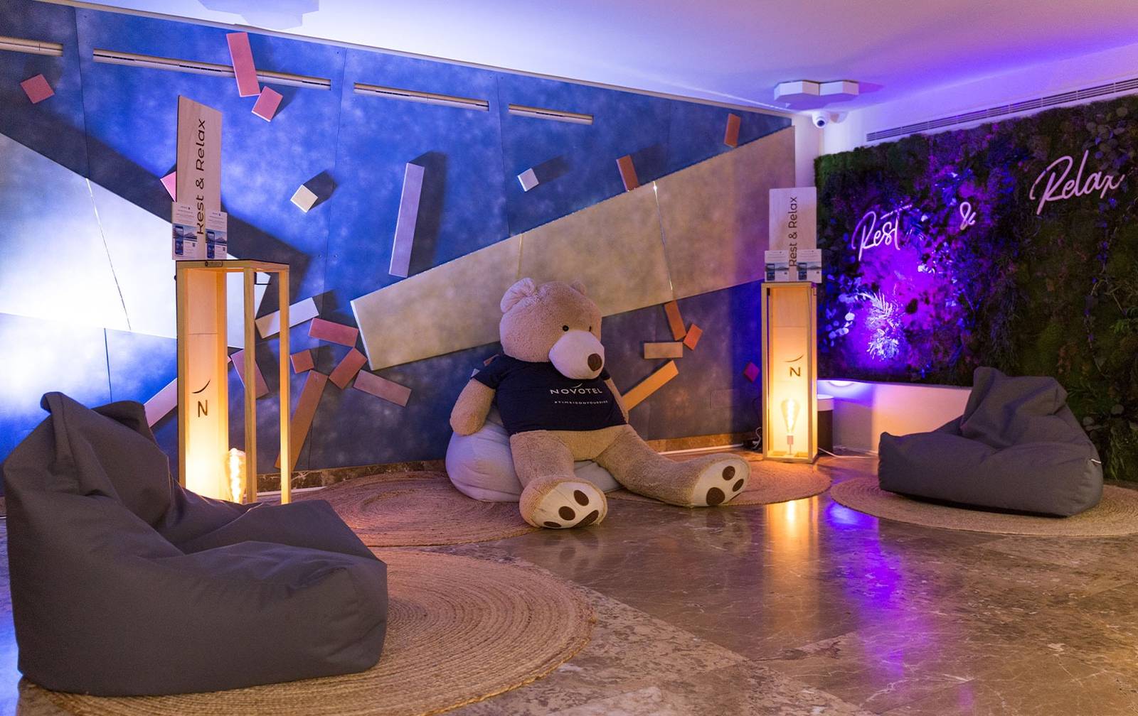 馬德里 Novotel Madrid Center 大廳休憩角落