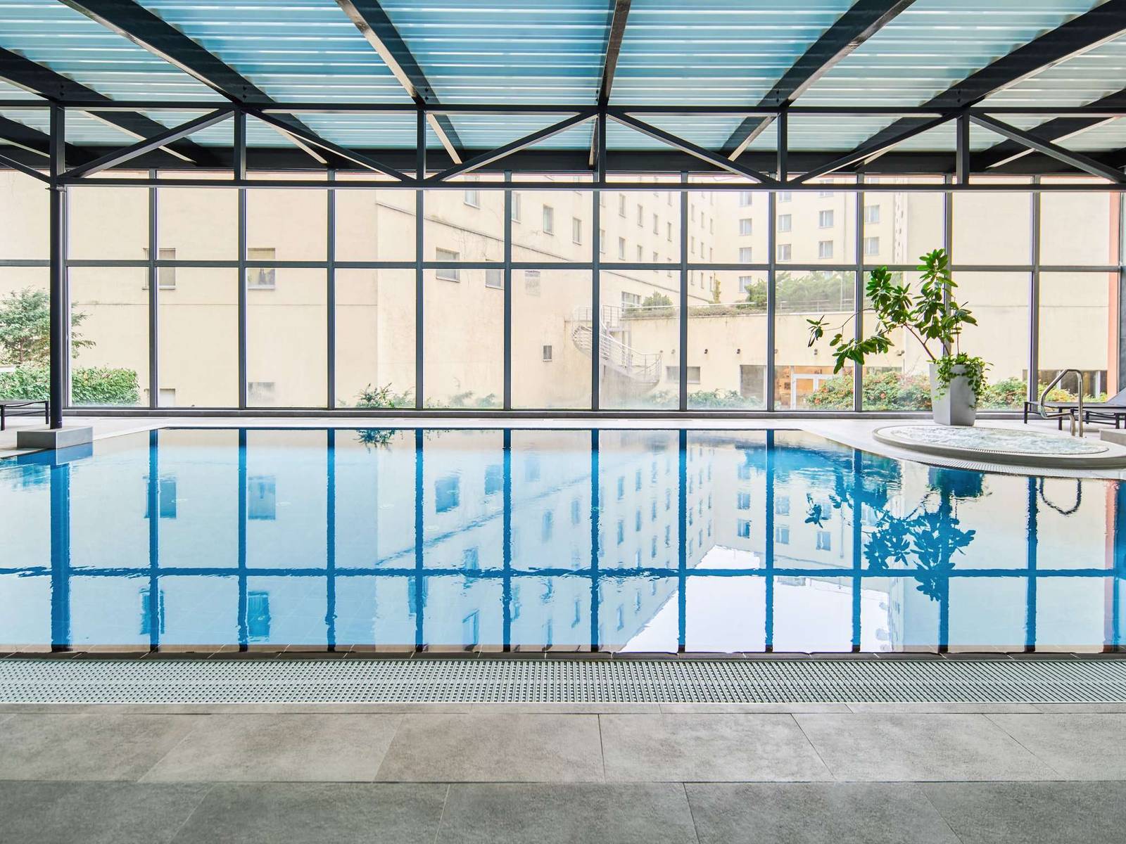 Novotel Praha Wenceslas Square 玻璃頂室內泳池