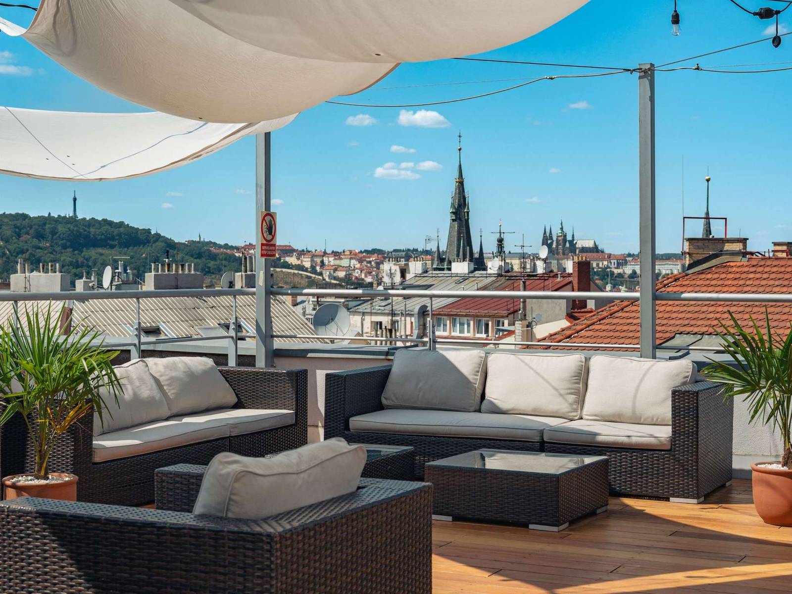 Novotel Praha Wenceslas Square 屋頂露台，遠望布拉格城堡