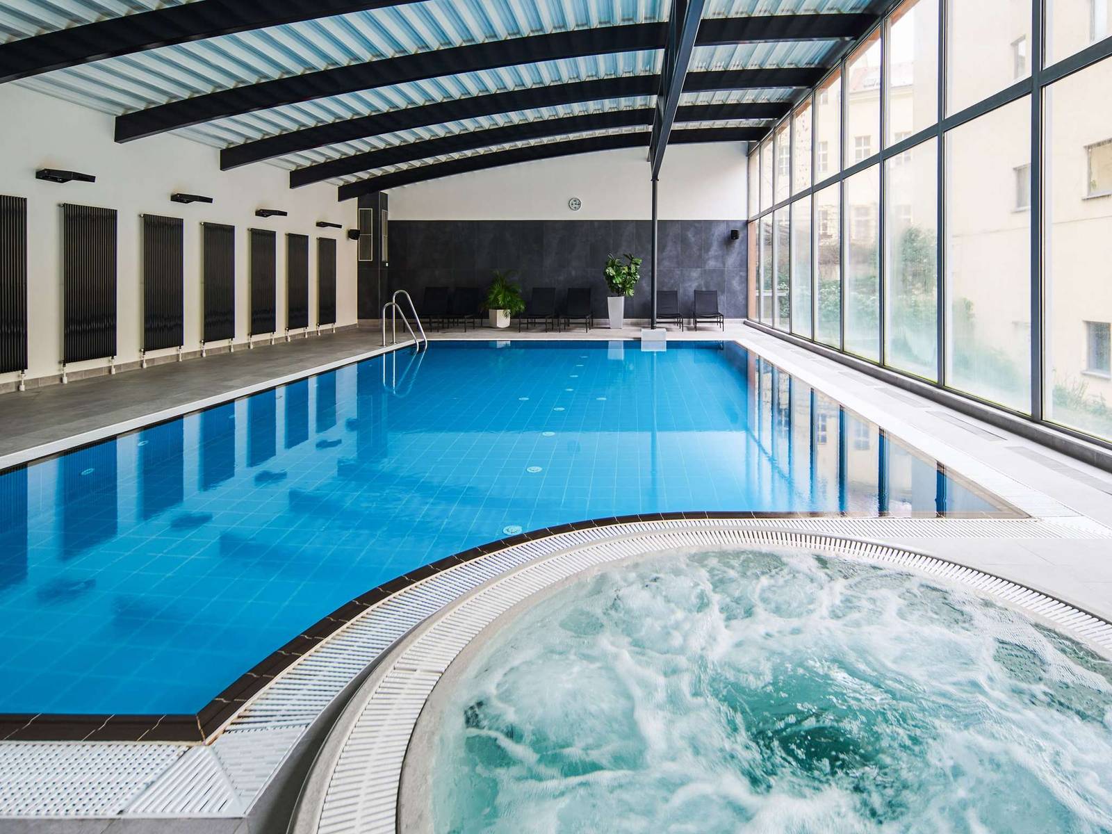 Novotel Praha Wenceslas Square 室內泳池與按摩池