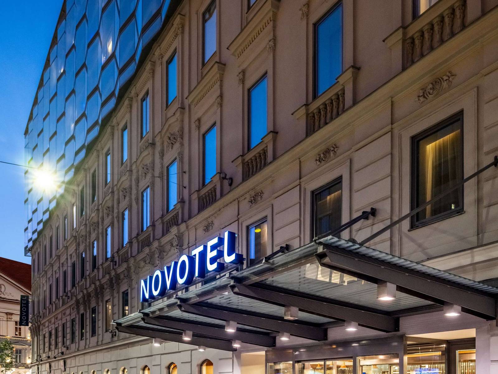 維也納 Novotel Wien City 街邊入口與招牌