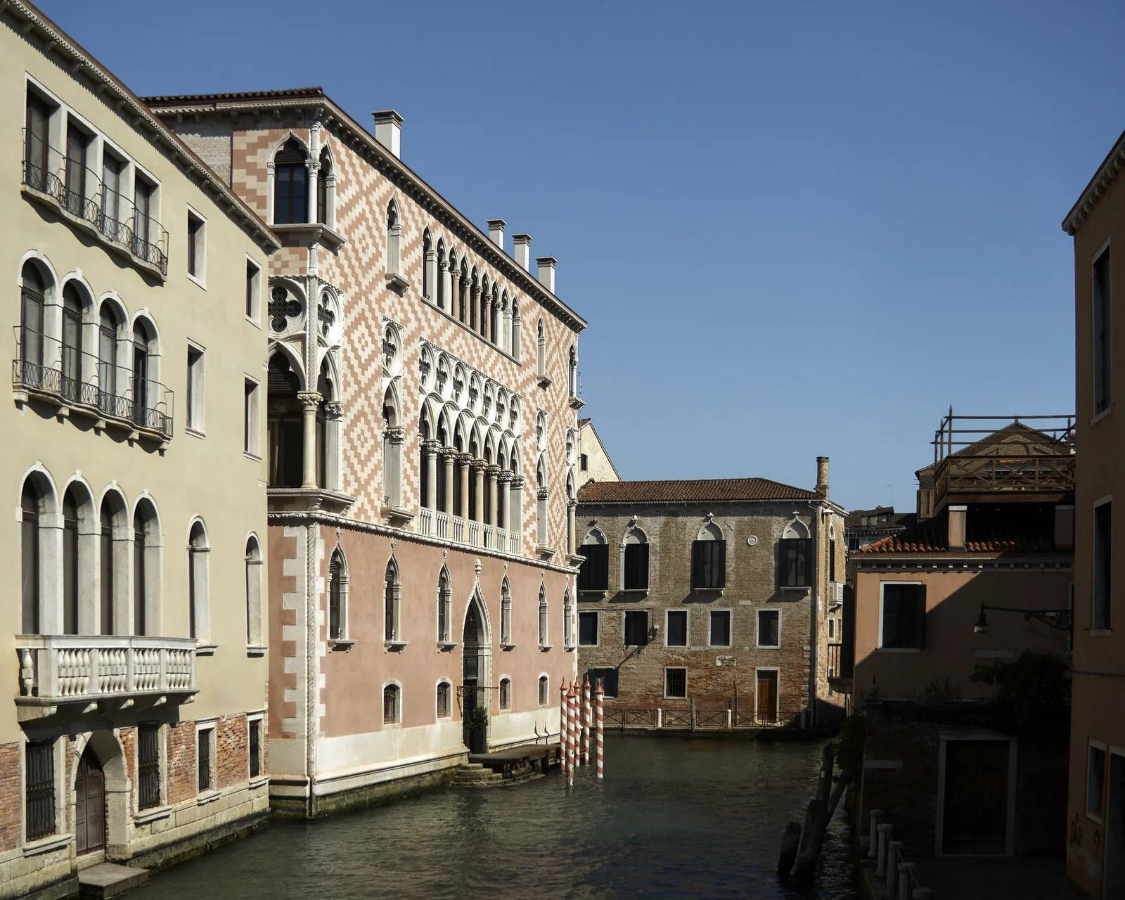威尼斯 Orient Express Venezia 臨運河的 Palazzo Donà Giovannelli 外觀