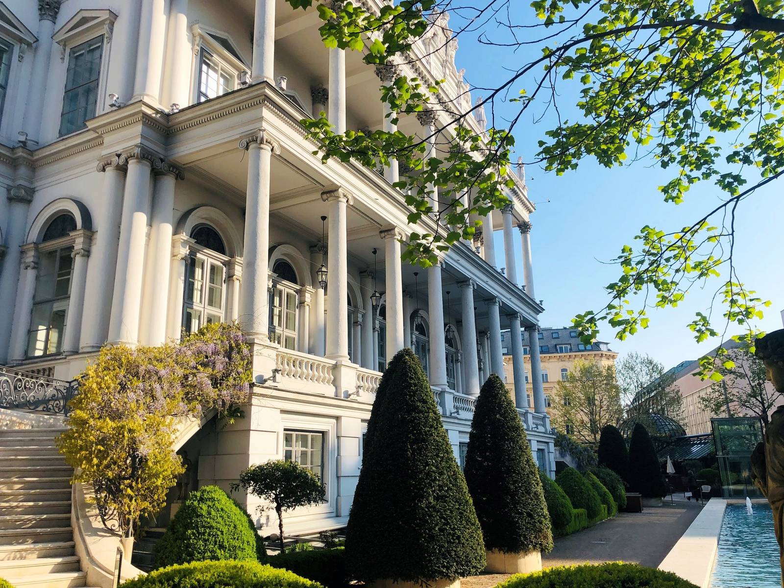 Palais Coburg 柱廊與宮殿花園