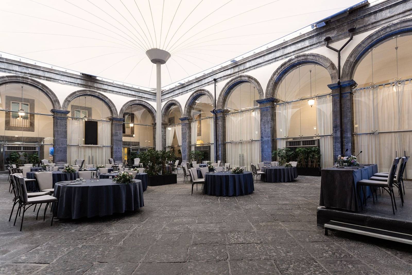 拿坡里 Palazzo Caracciolo