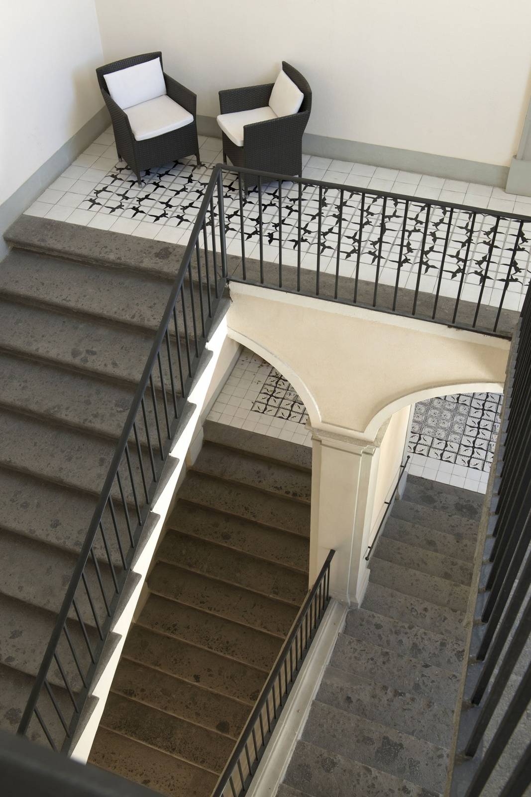 拿坡里 Palazzo Caracciolo 從上方俯視的紀念大階梯
