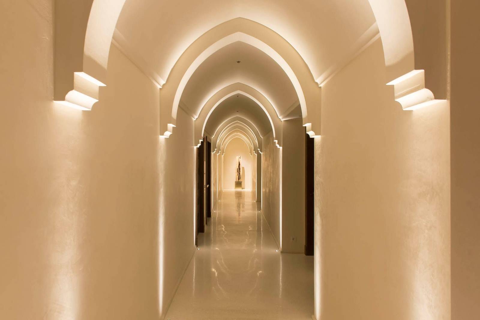 Palazzo Parigi Grand Spa 拱廊通道
