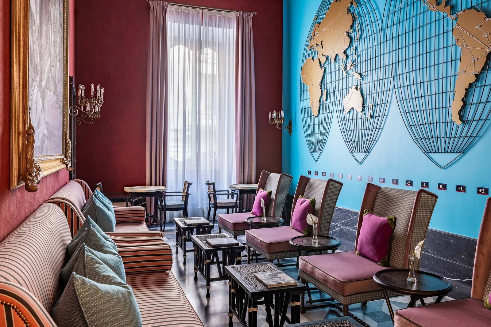 羅馬 Palazzo Roma Palazzo Bar 世界地圖壁飾座位區