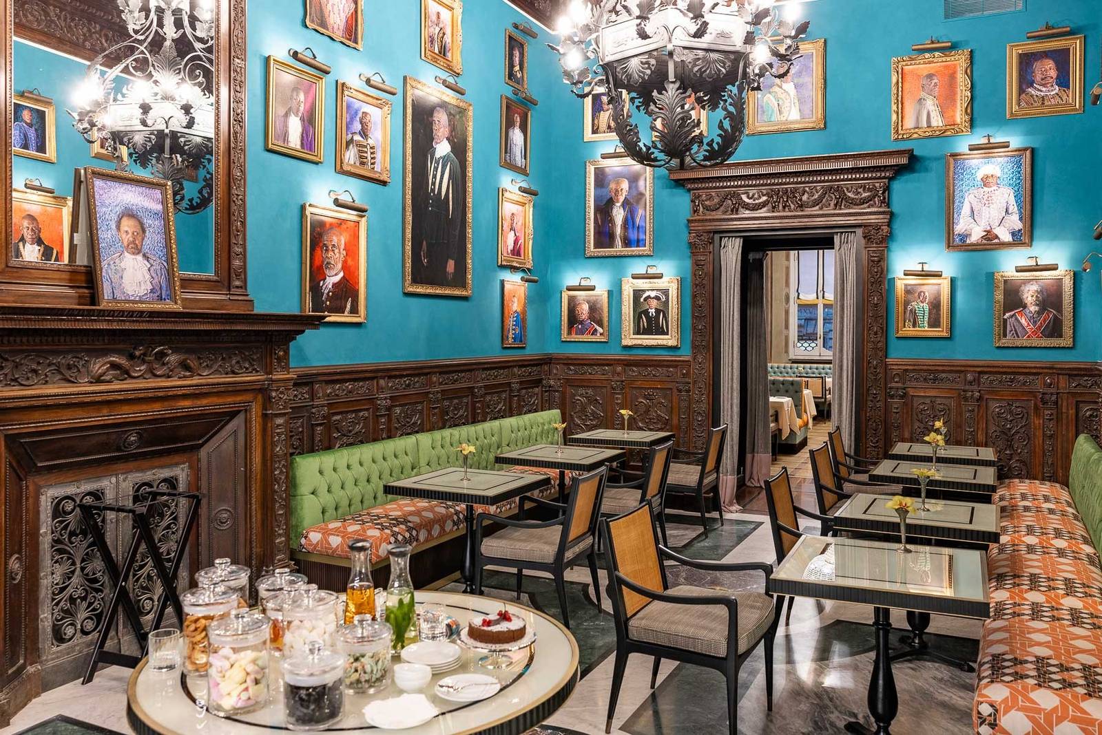 羅馬 Palazzo Roma Time Lounge 肖像牆與座位