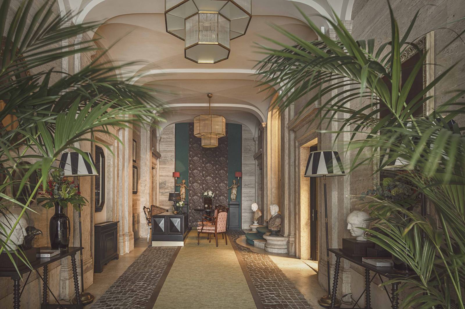 羅馬 Palazzo Roma 綠意環繞的入口大廳
