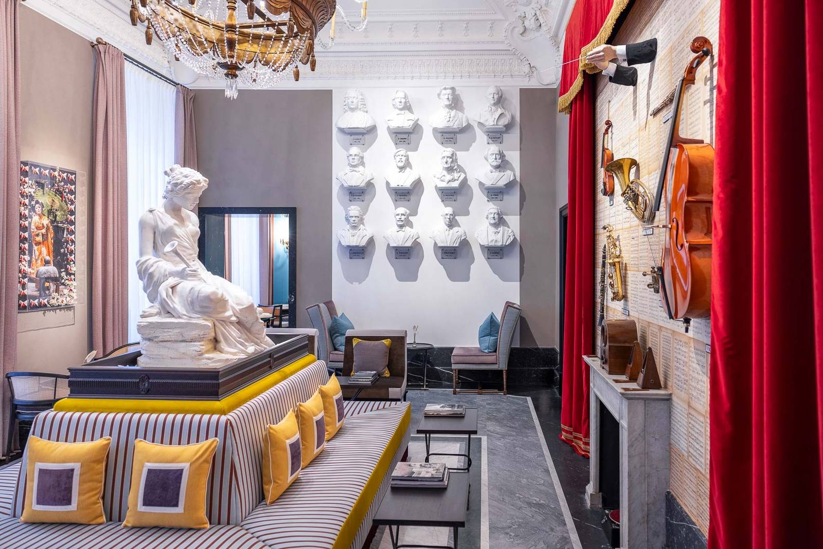 羅馬 Palazzo Roma Music Lounge 雕像與鋼琴