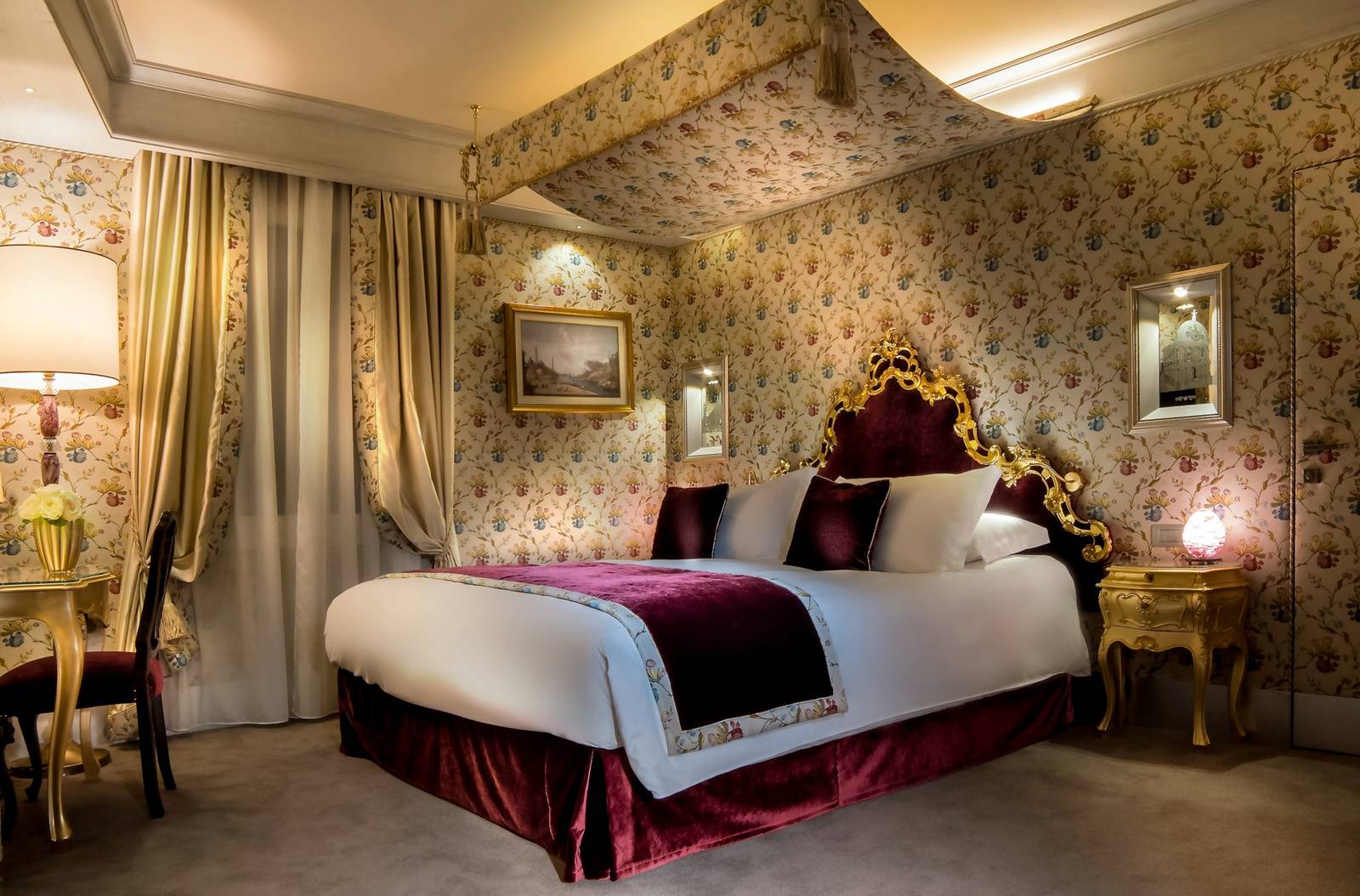 Papadopoli Hotel Venezia 四柱床套房