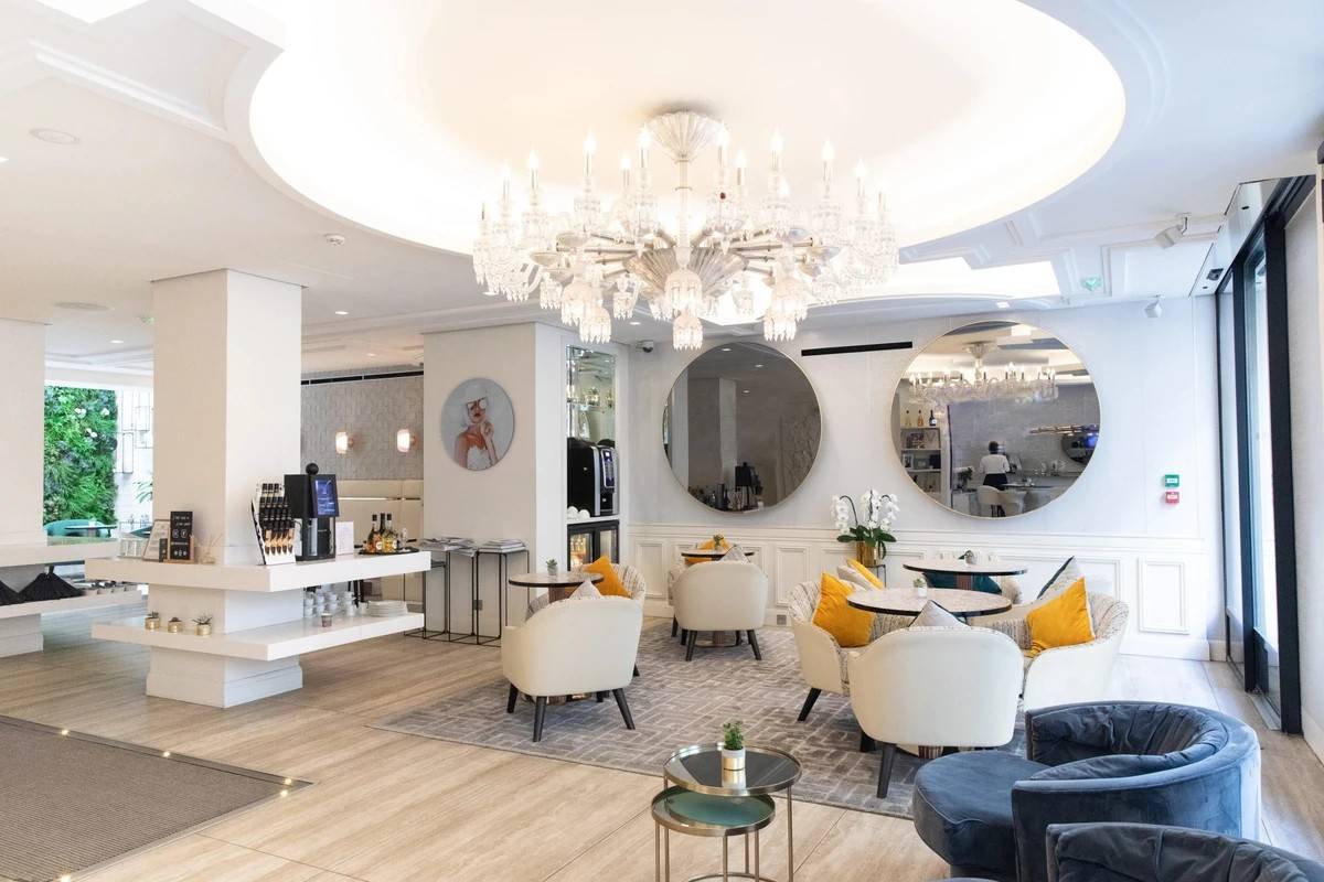Hotel Parc Beaumont 水晶吊燈下的大廳