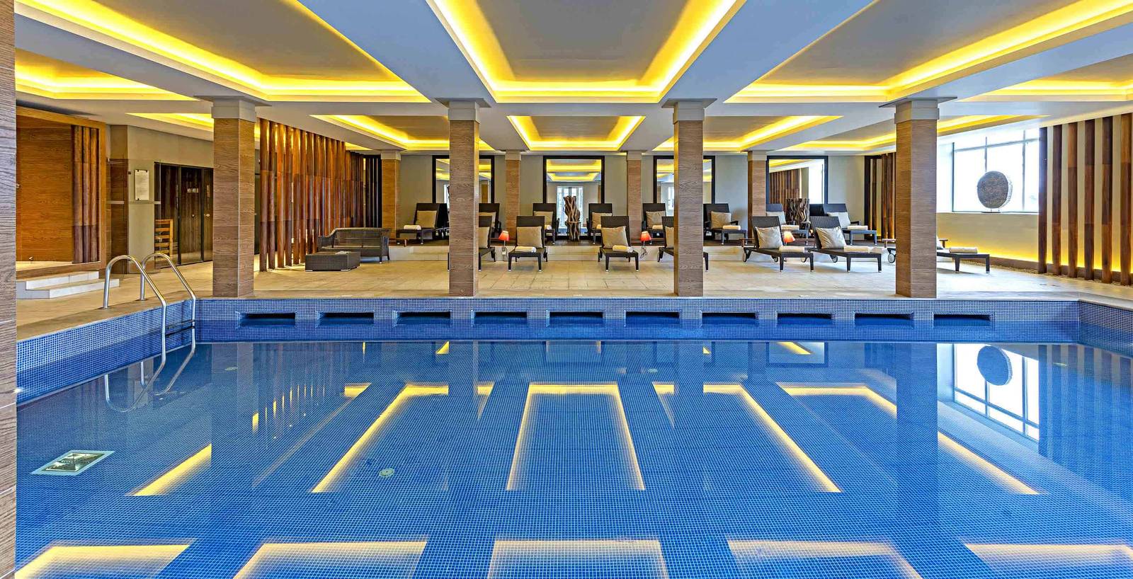 Spa 室內溫水泳池