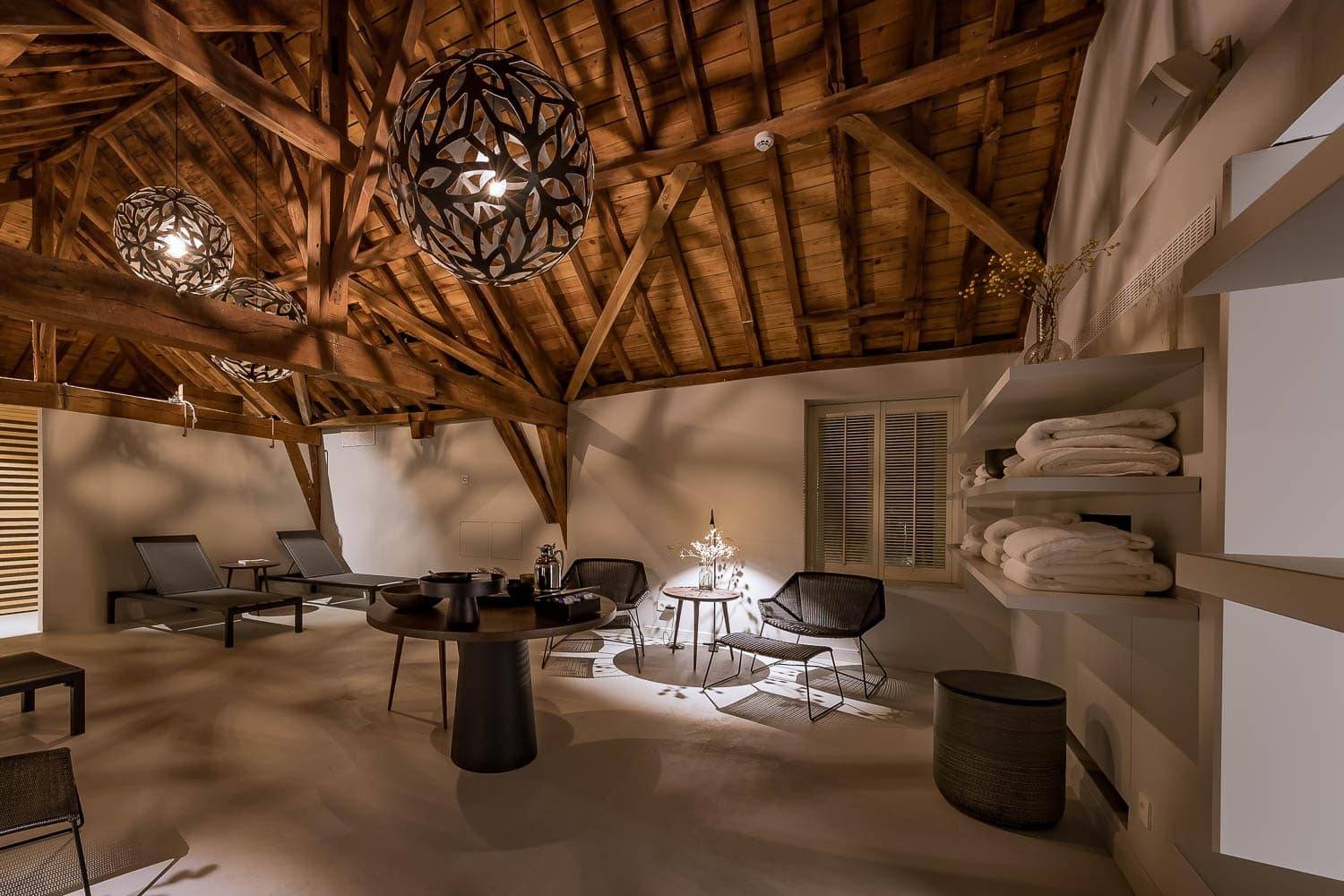 根特 Pillows Grand Boutique Hotel Reylof 木樑屋頂下的水療休息區