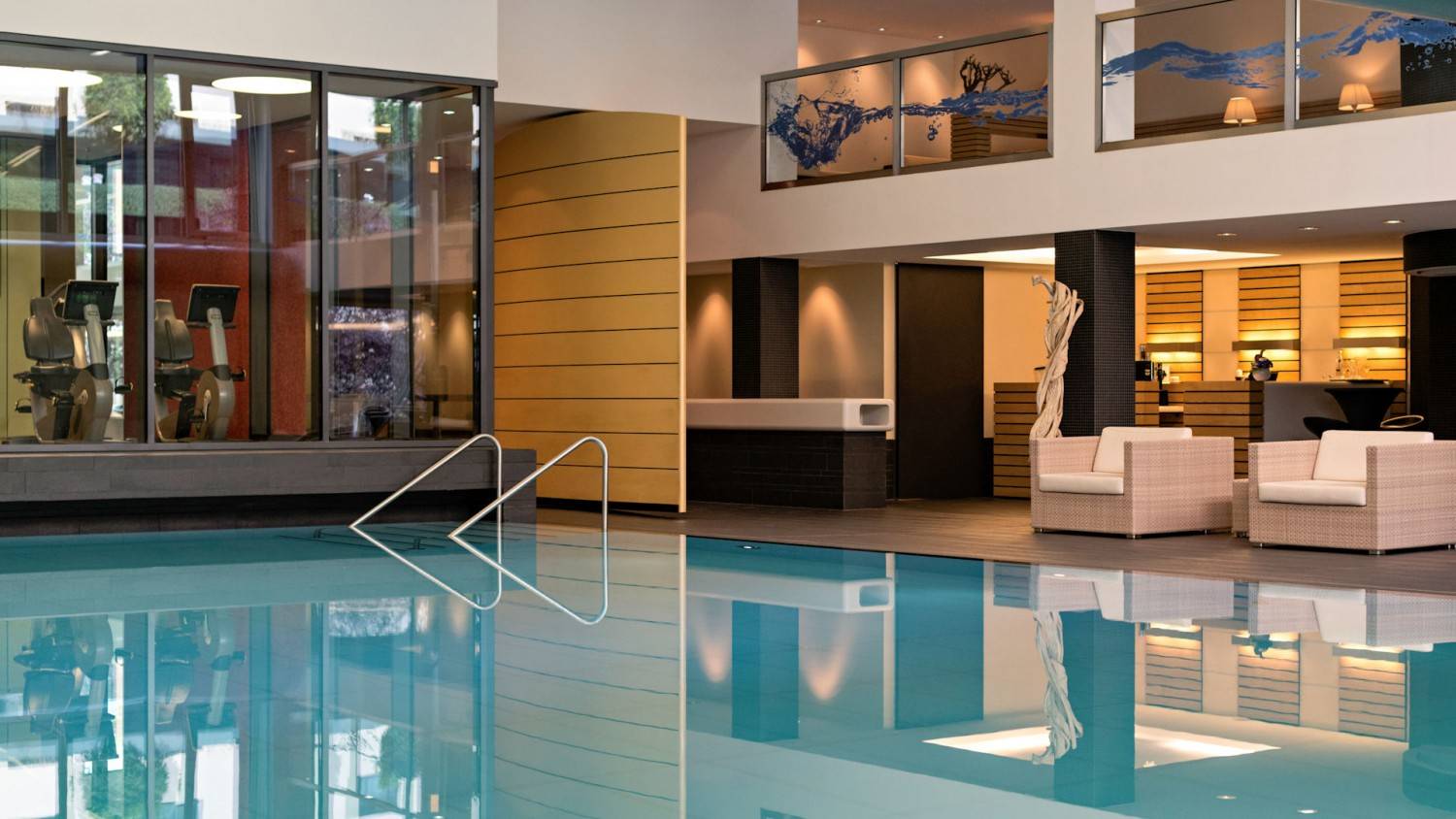 柏林 Pullman Berlin Schweizerhof 泳池旁的 Poolbar