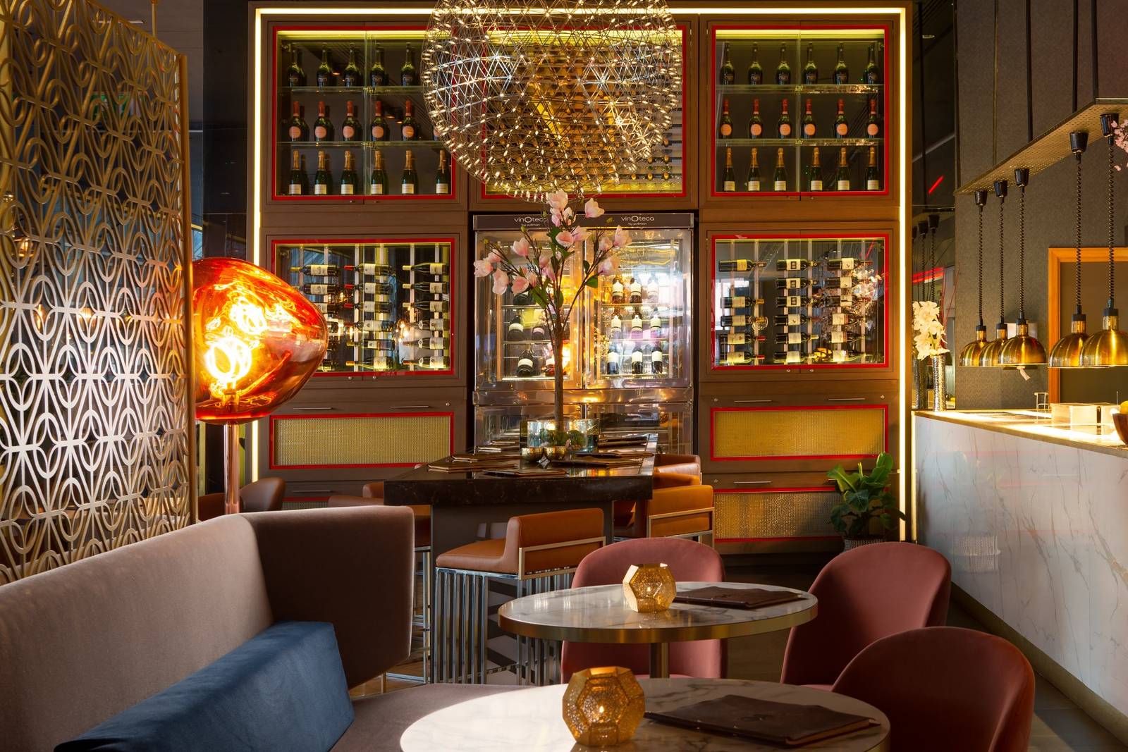 Pullman London St Pancras GA Kings X 酒櫃牆與座位