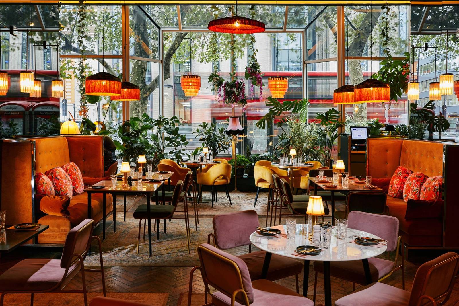Pullman London St Pancras GA Kings X 餐廳玻璃溫室座位區