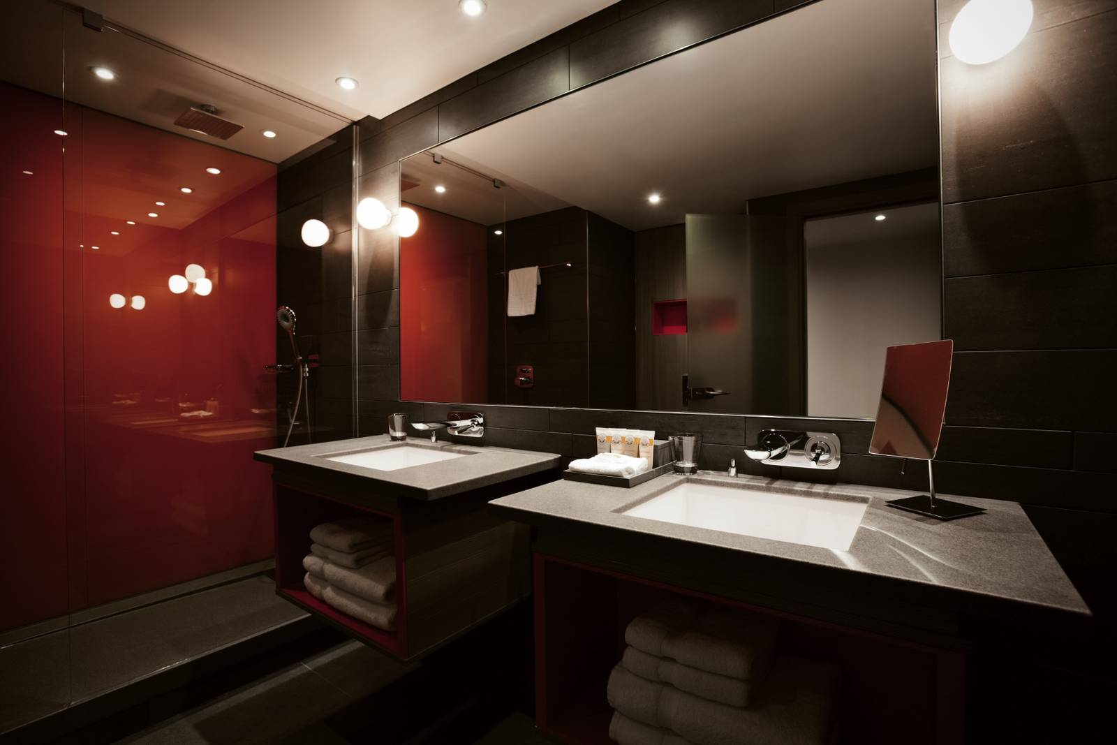 Pullman London St Pancras 客房浴室洗手台
