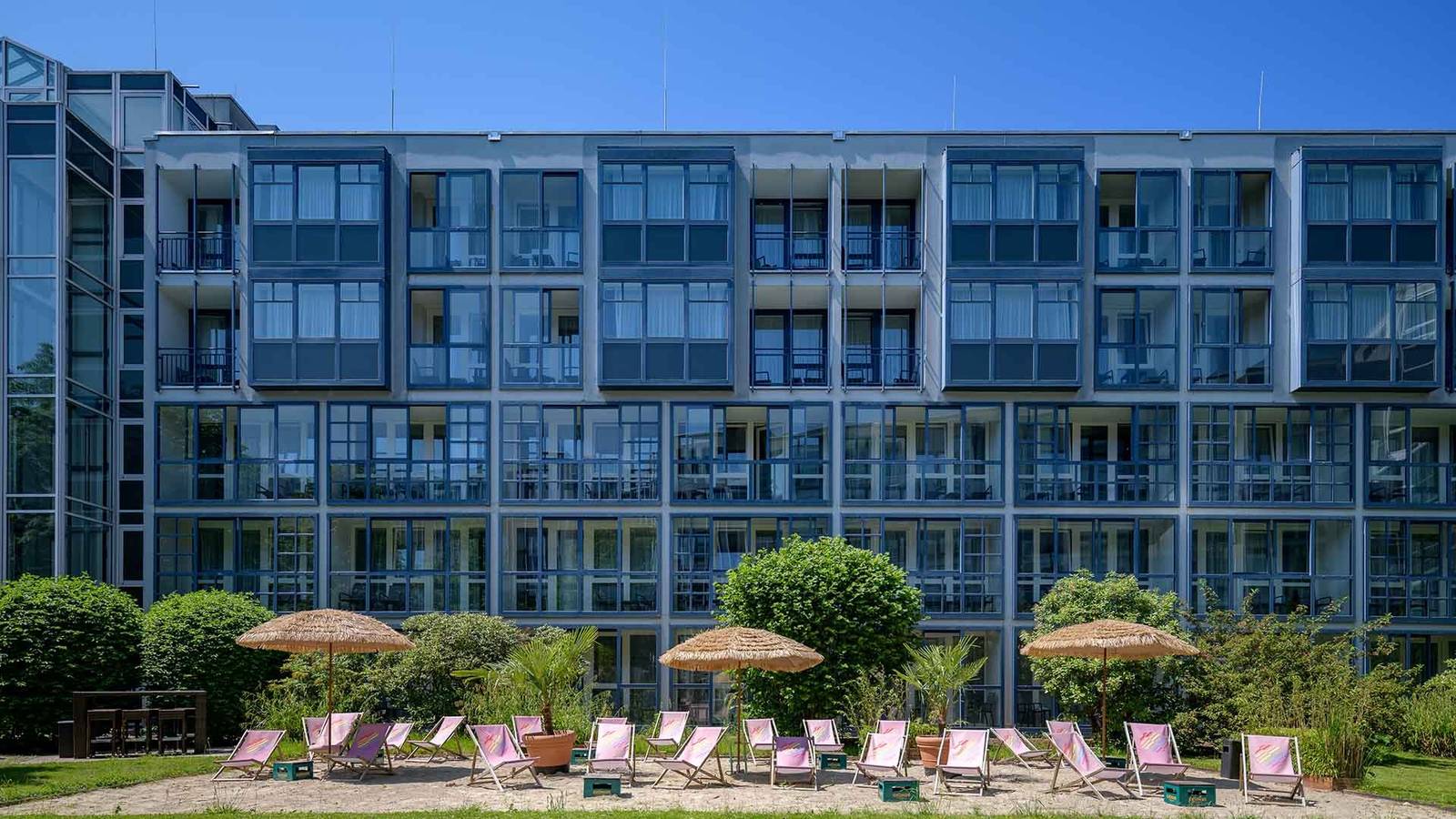 慕尼黑 Pullman Munich 中庭夏季沙灘躺椅區