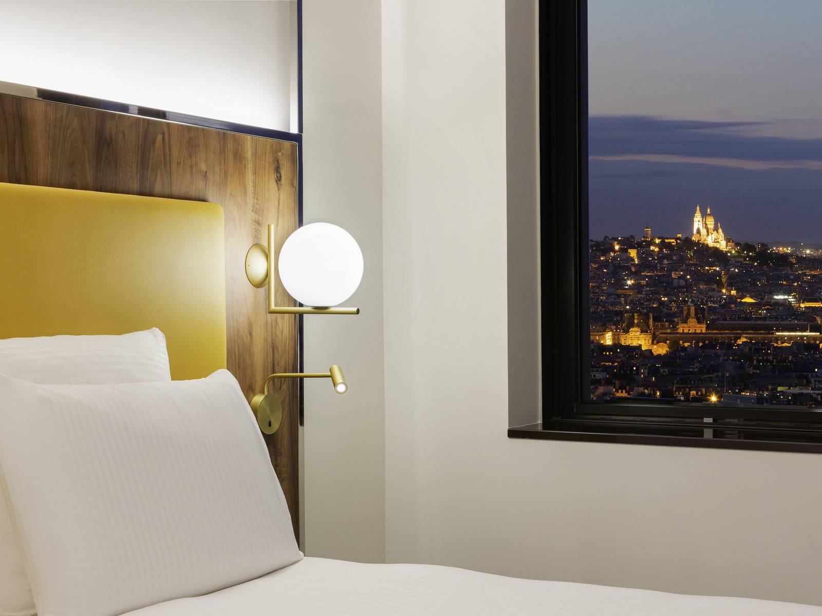 Pullman Paris Montparnasse Deluxe Premium 客房窗外的聖心堂夜景
