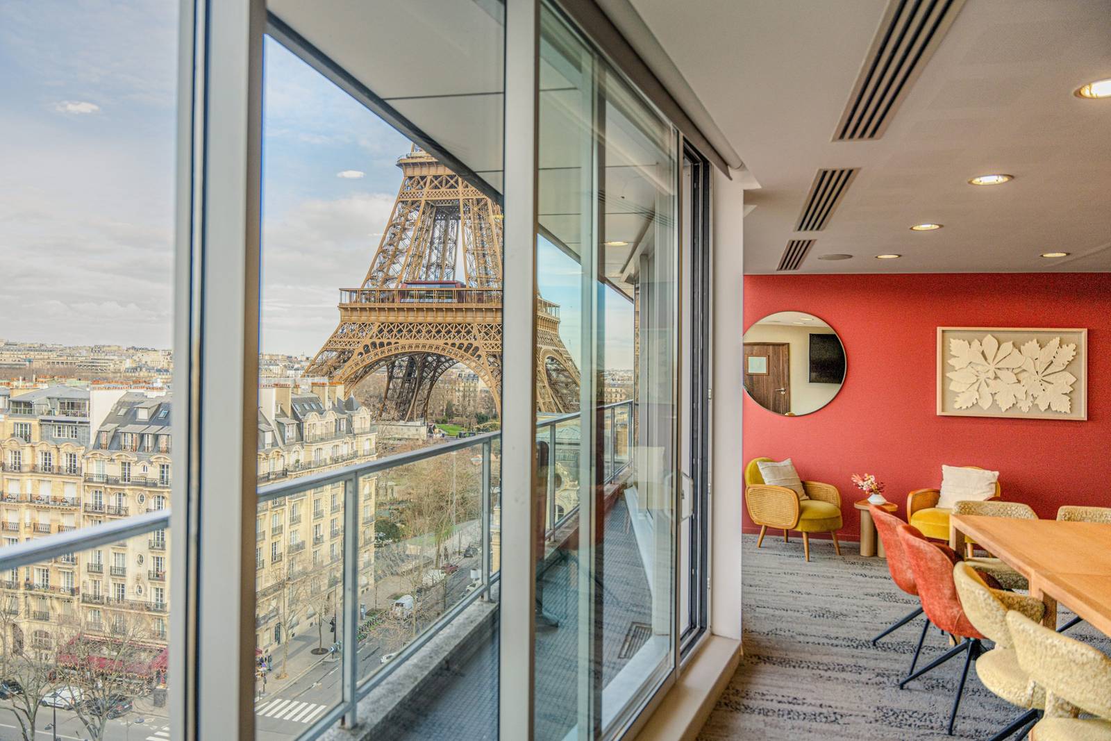 Pullman Paris Eiffel Tower 陽台客房窗外的鐵塔景觀