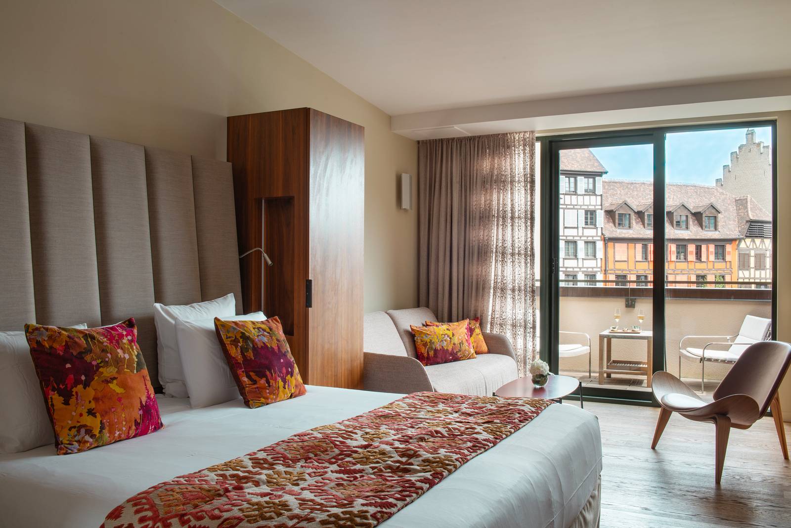 史特拉斯堡 Régent Petite France Junior Suite 床鋪、沙發與陽台
