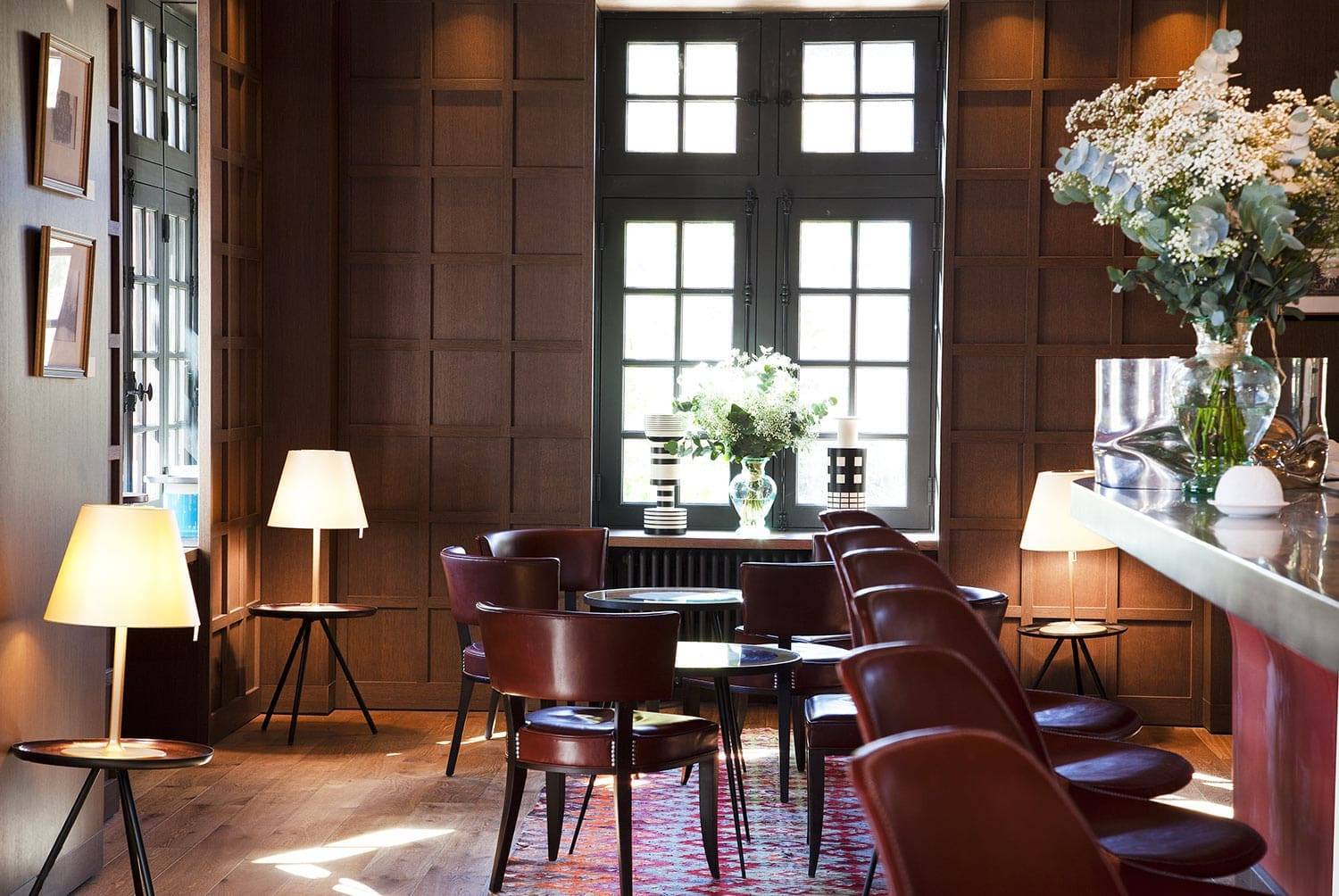 Relais de Chambord 皮革扶手椅與吧台的酒吧