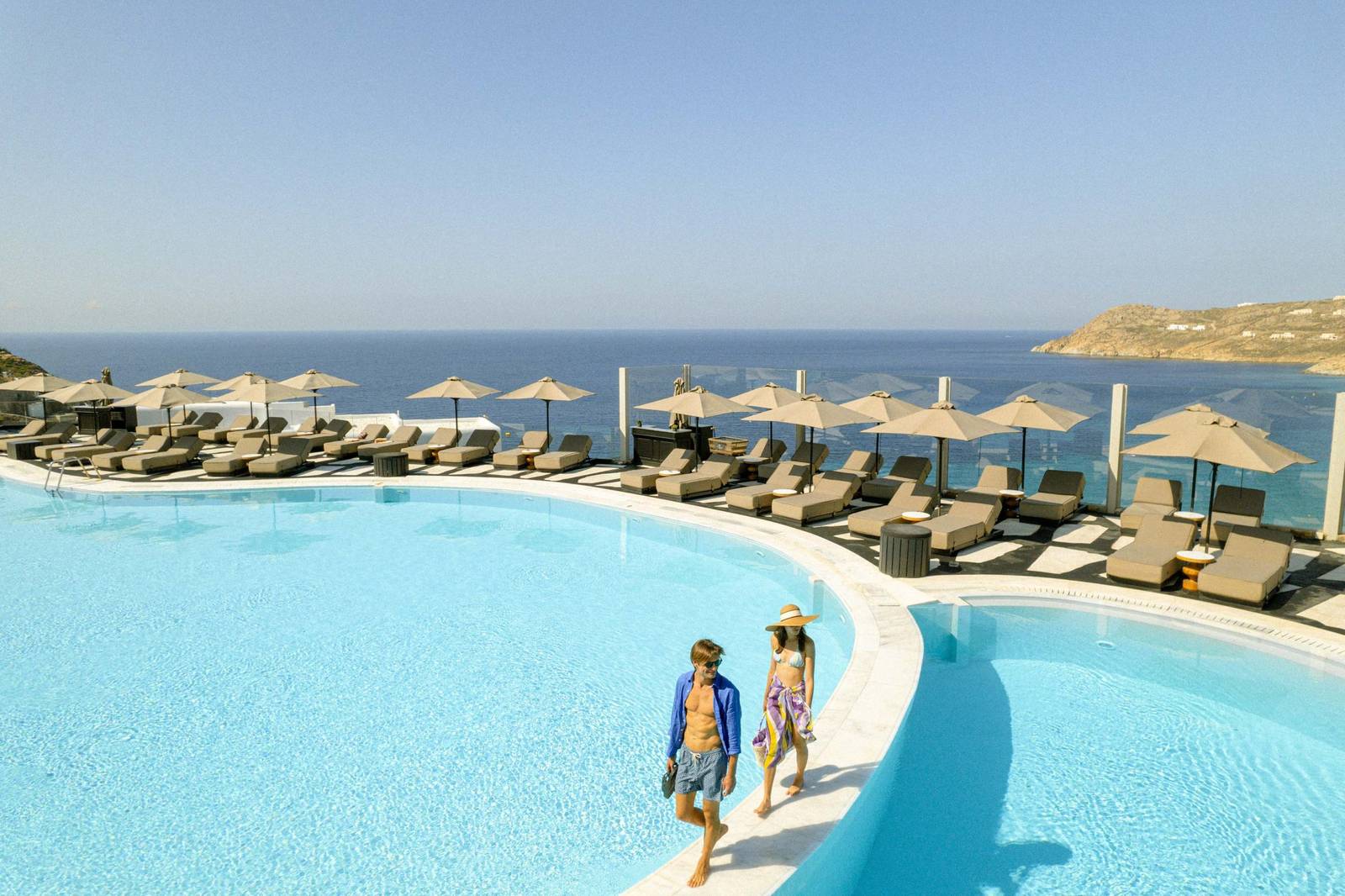 Royal Myconian Resort 海水主泳池露台