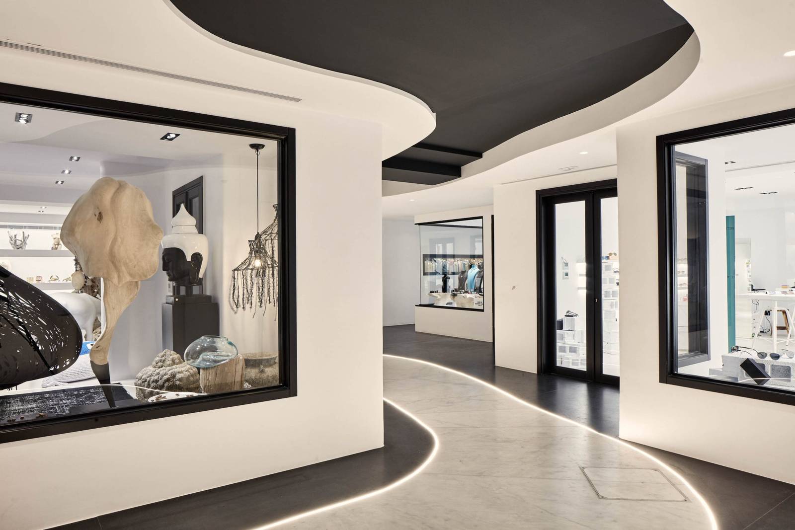 Royal Myconian Resort 館內精品店廊道