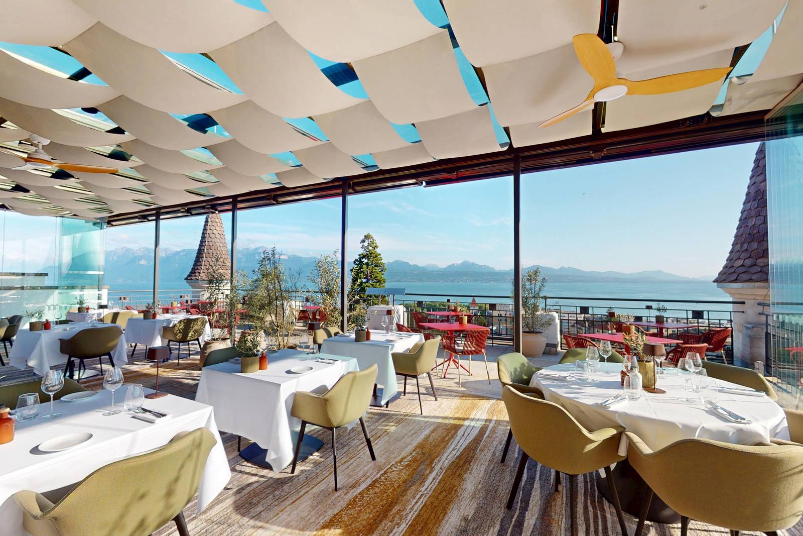 Sky Rooftop 頂樓餐廳與湖景
