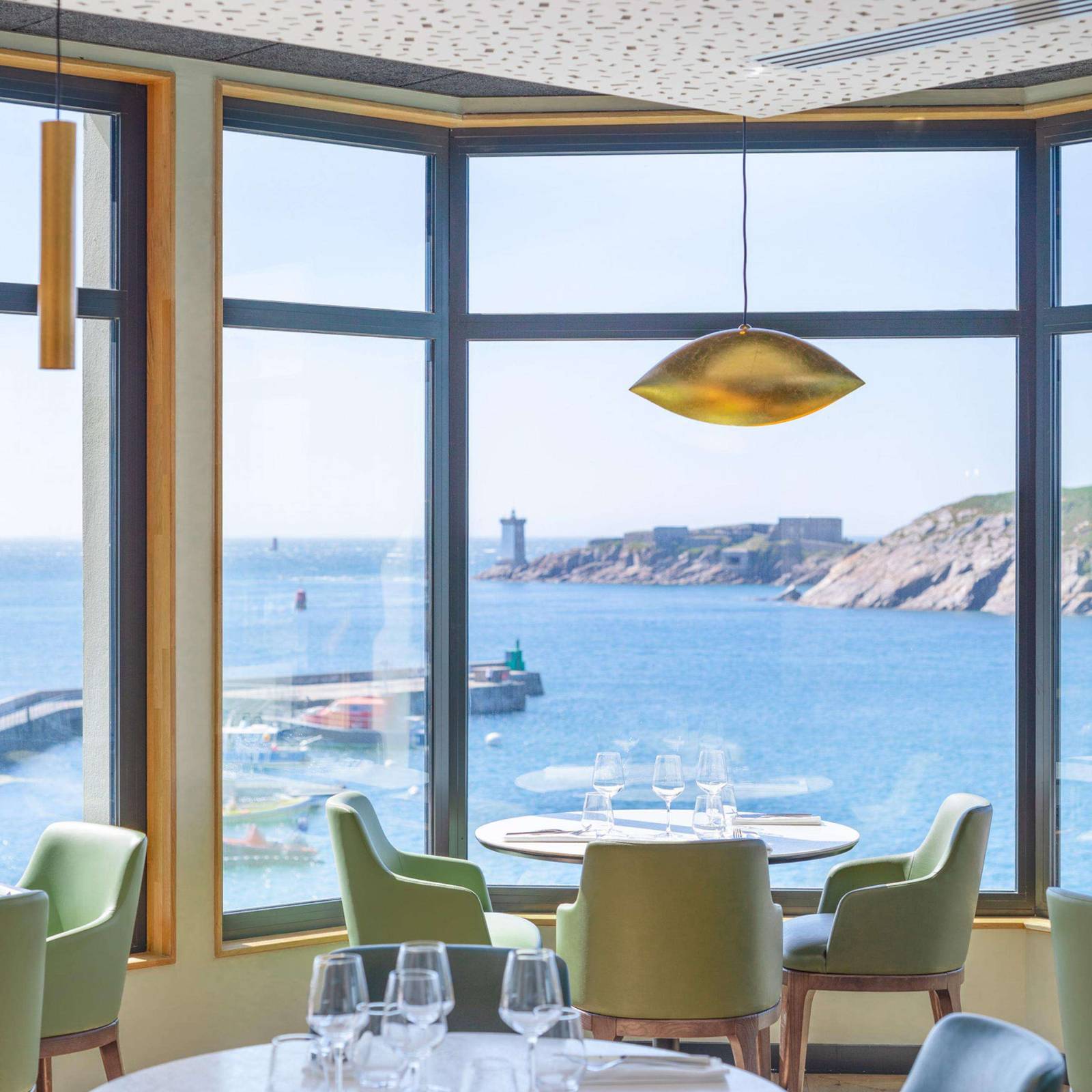 Sainte-Barbe Hotel & Spa La Corniche 餐廳窗邊座位