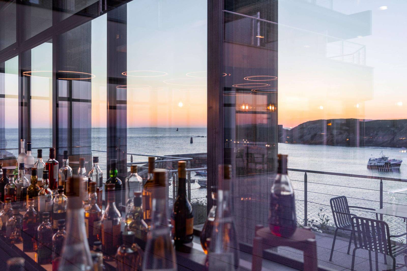Sainte-Barbe Hotel & Spa 酒吧窗外的海上夕陽