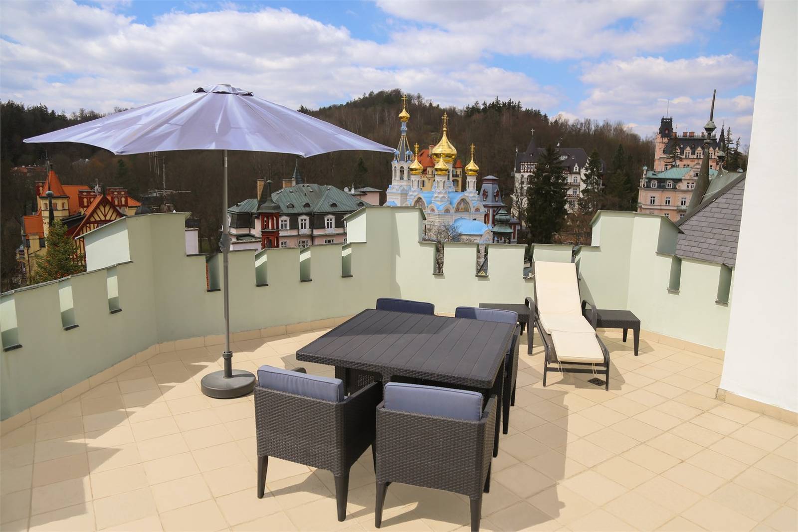 Savoy Westend Hotel Rooftop View 客房的屋頂露台與城市景觀