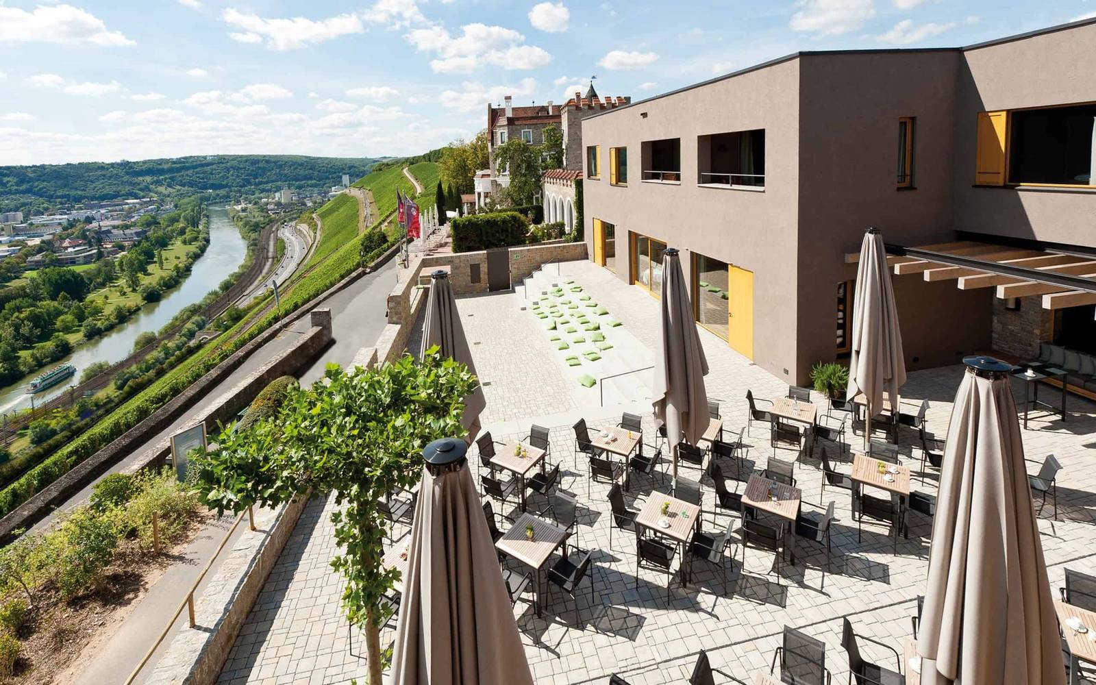 符茲堡 Schlosshotel Steinburg Refugium 翼樓露台與美茵河谷