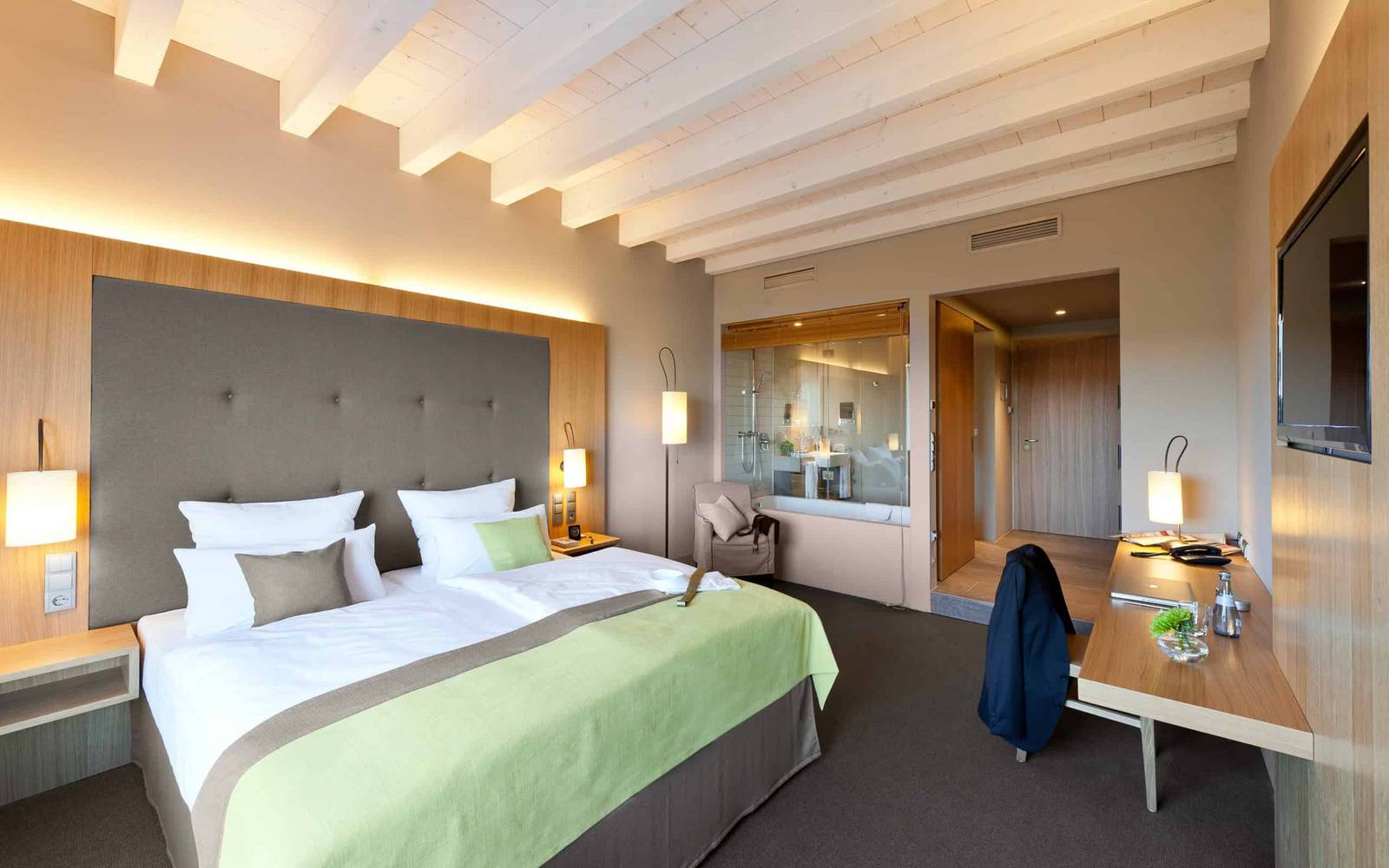 符茲堡 Schlosshotel Steinburg Refugium 木質調現代客房