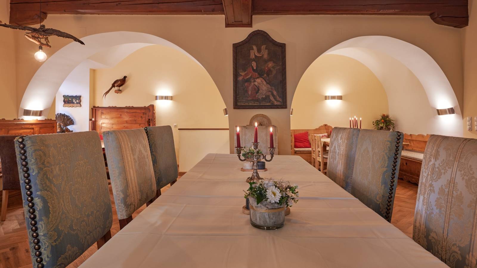 Seehotel Grüner Baum 拱頂傳統木質用餐室