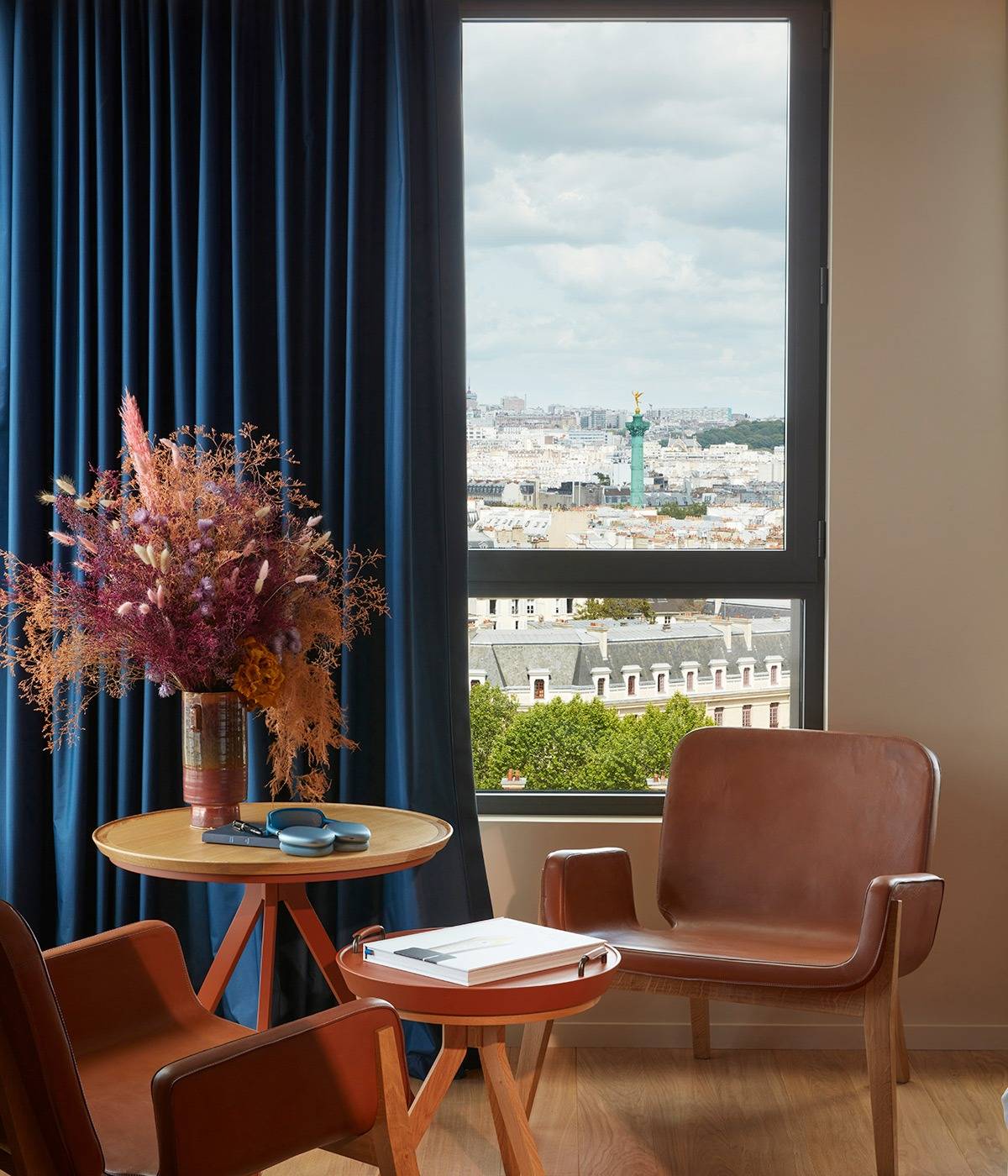 巴黎 SO/ Paris Studio Balcony 套房窗外的巴黎屋頂景觀