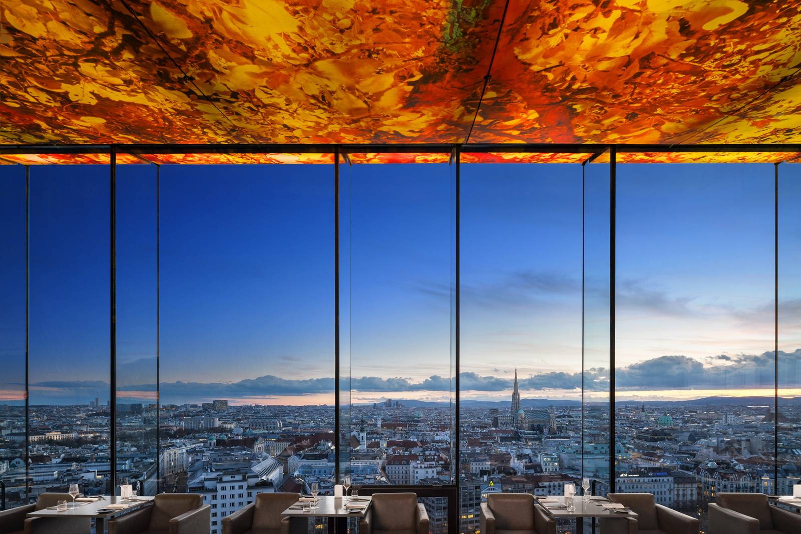 維也納 SO/ Vienna Das LOFT 黃昏時的城市景觀