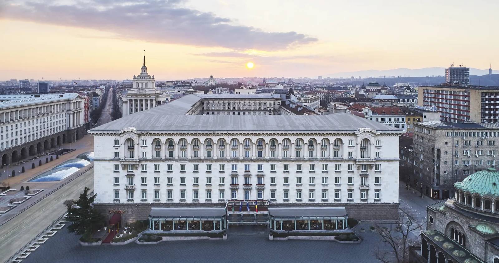 俯瞰索菲亞 Sofia Balkan Palace 所在的建築群與市區