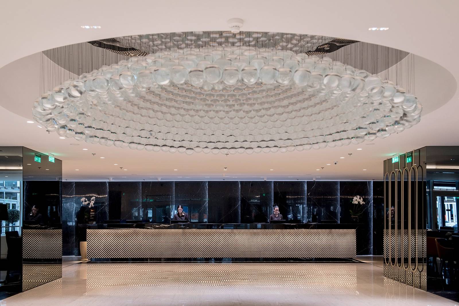 雅典機場 Sofitel 挑高大廳入口