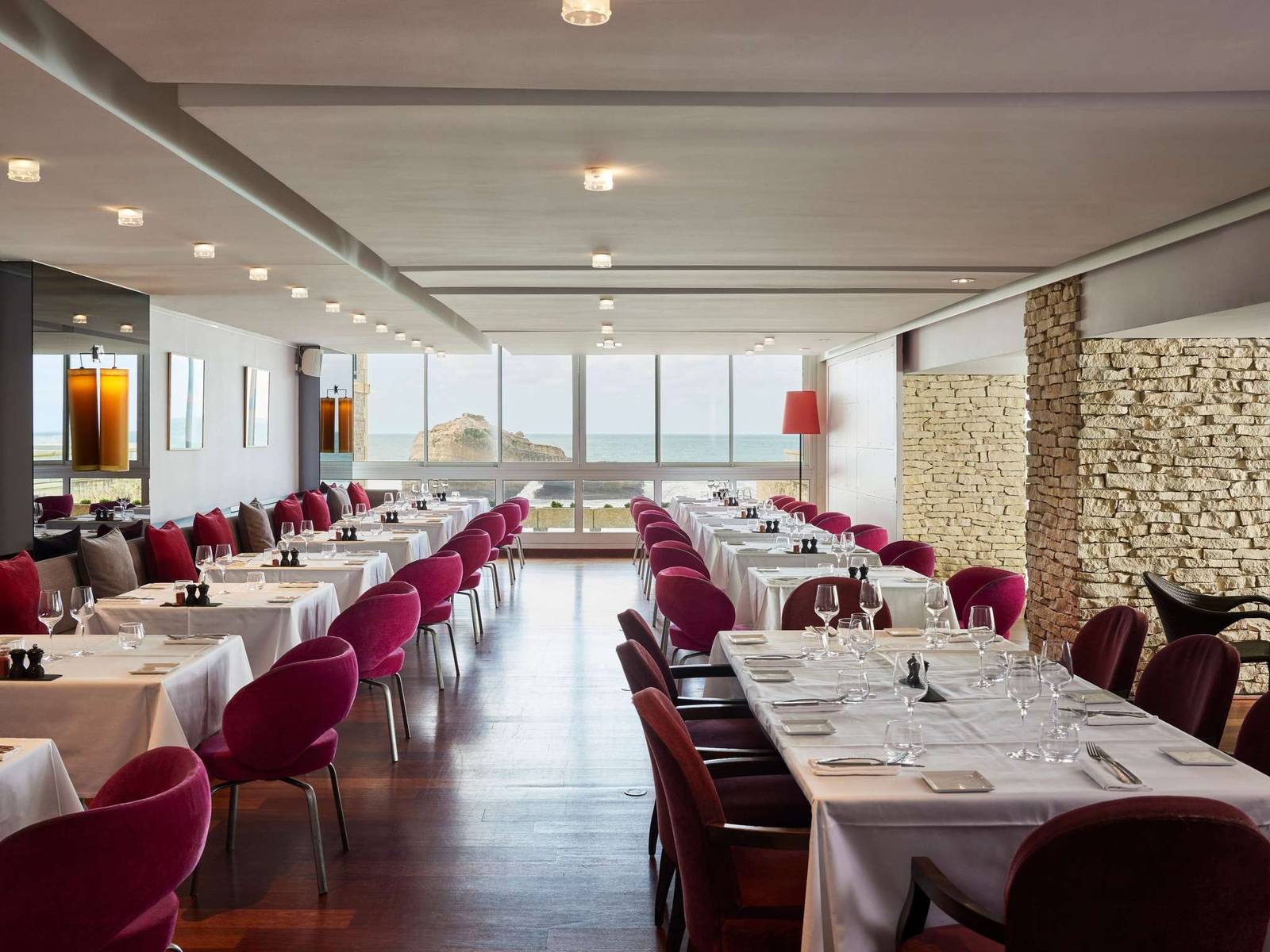Le Restaurant 面海的用餐大廳
