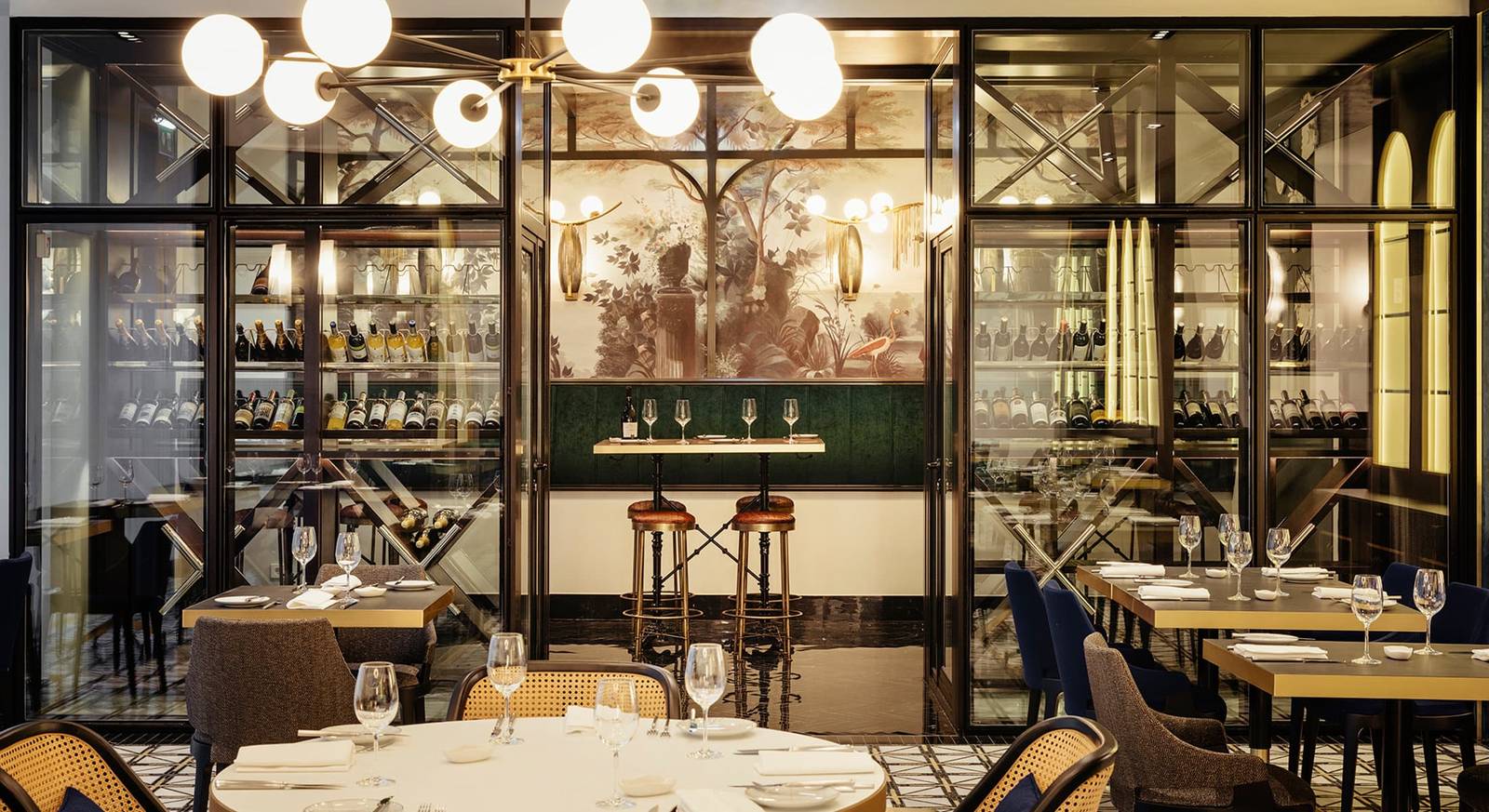 Sofitel Lisbon Liberdade Matiz Lisboa 餐廳酒櫃與餐桌