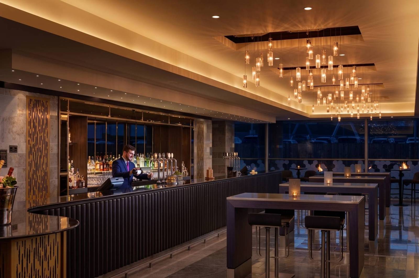 倫敦希斯洛索菲特酒店 Sphere Bar 夜間吧檯