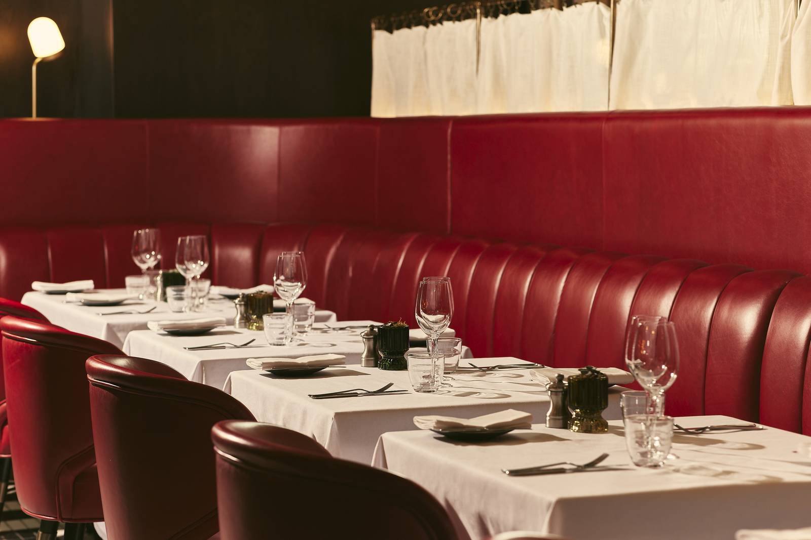 倫敦 Sofitel London St James Bistrot at Wild Honey 紅色卡座