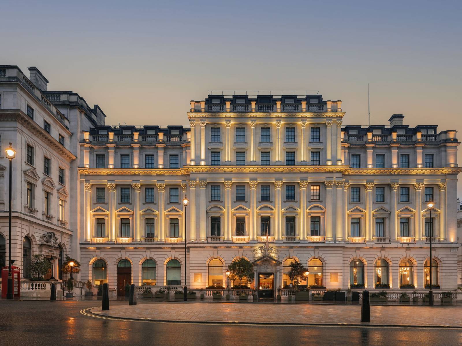 倫敦 Sofitel London St James 面向 Waterloo Place 的新古典立面