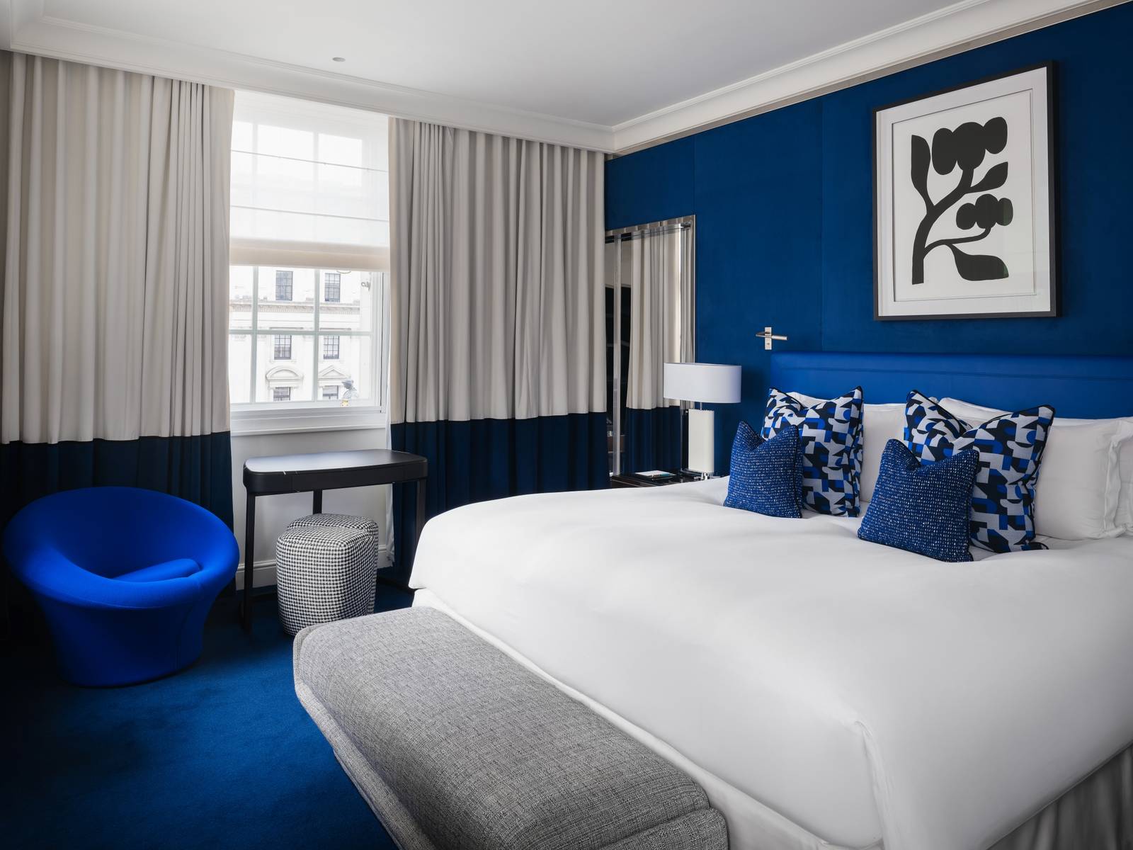 倫敦 Sofitel London St James 藍色調大床客房