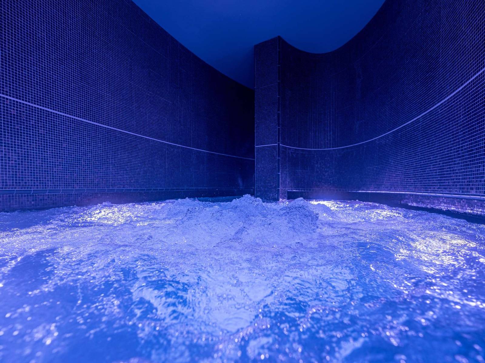 慕尼黑 Sofitel Munich Bayerpost Spa 馬賽克洞穴泳池