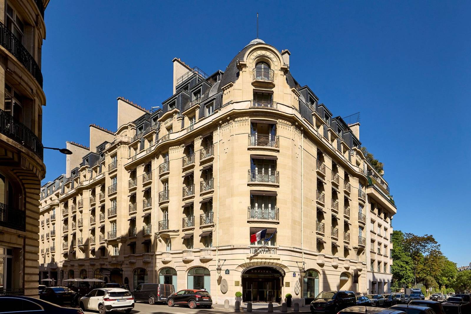 巴黎第八區 Rue Beaujon 街角的酒店建築